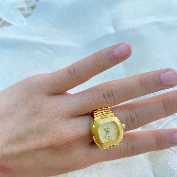 LE BARON GOLD VINTAGE RING WATCH - Picture 2 of 4